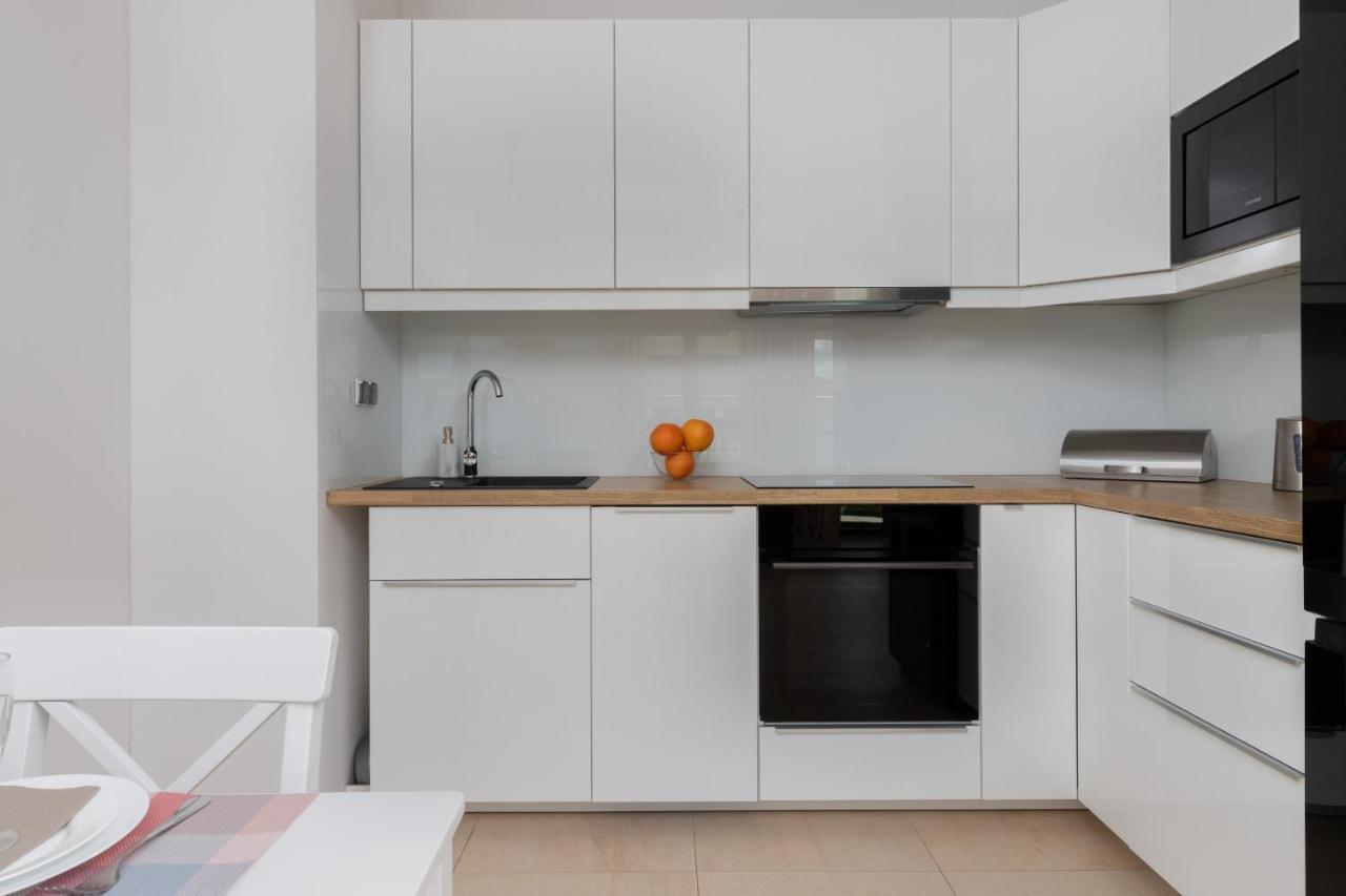 Apartment Beautiful Czarnieckiego With Balcony By Renters
