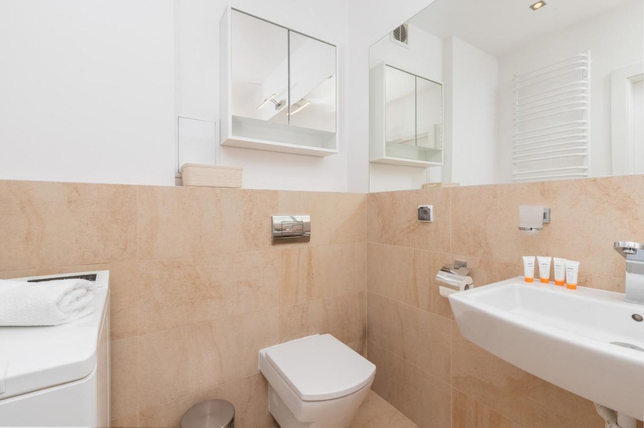Apartment Beautiful Czarnieckiego With Balcony By Renters